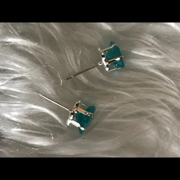 925 Sterling Silver Teal Flower Crystal earrings - Picture 4 of 4
